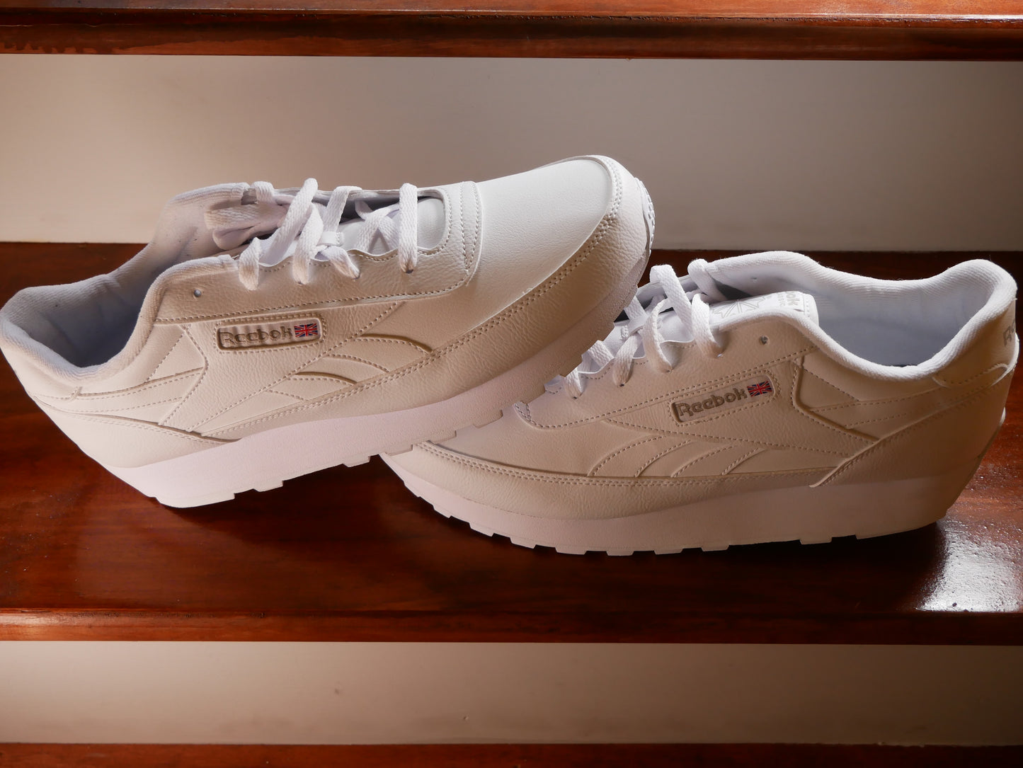 REEBOK CLASSIC LOW TOP SNEAKERS (WHITE)/ NEW