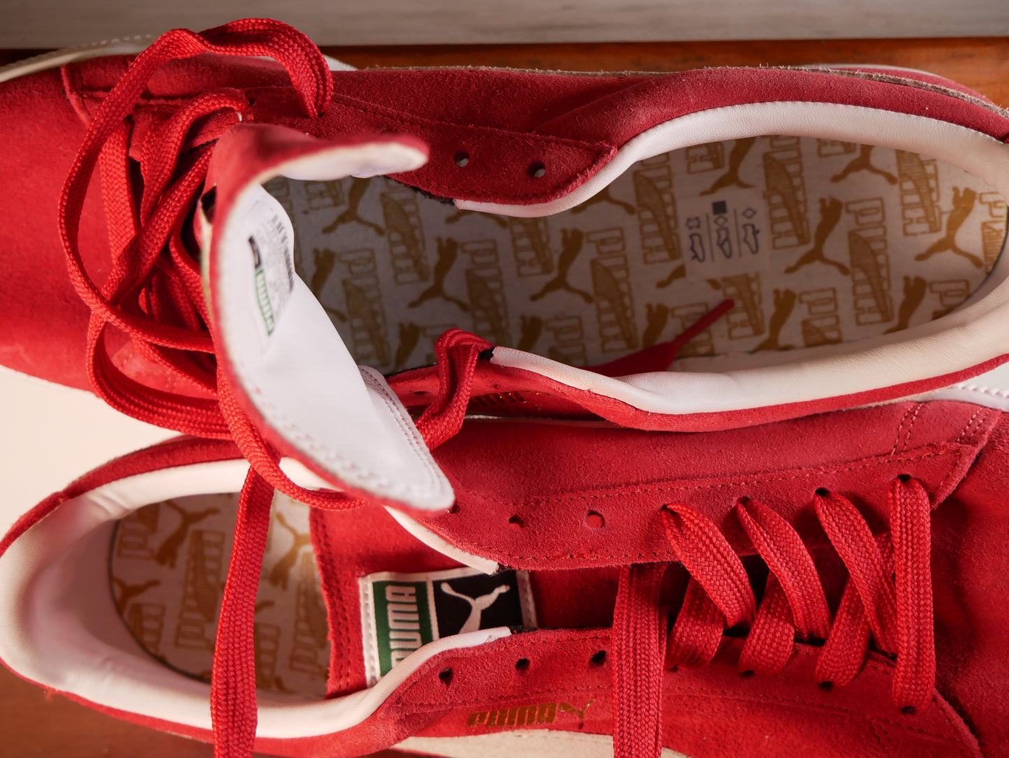 PUMA SUEDE LOW TOP SNEAKERS (RED)/NEW