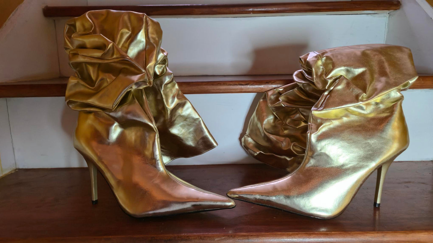 GOLDEN BOOTS