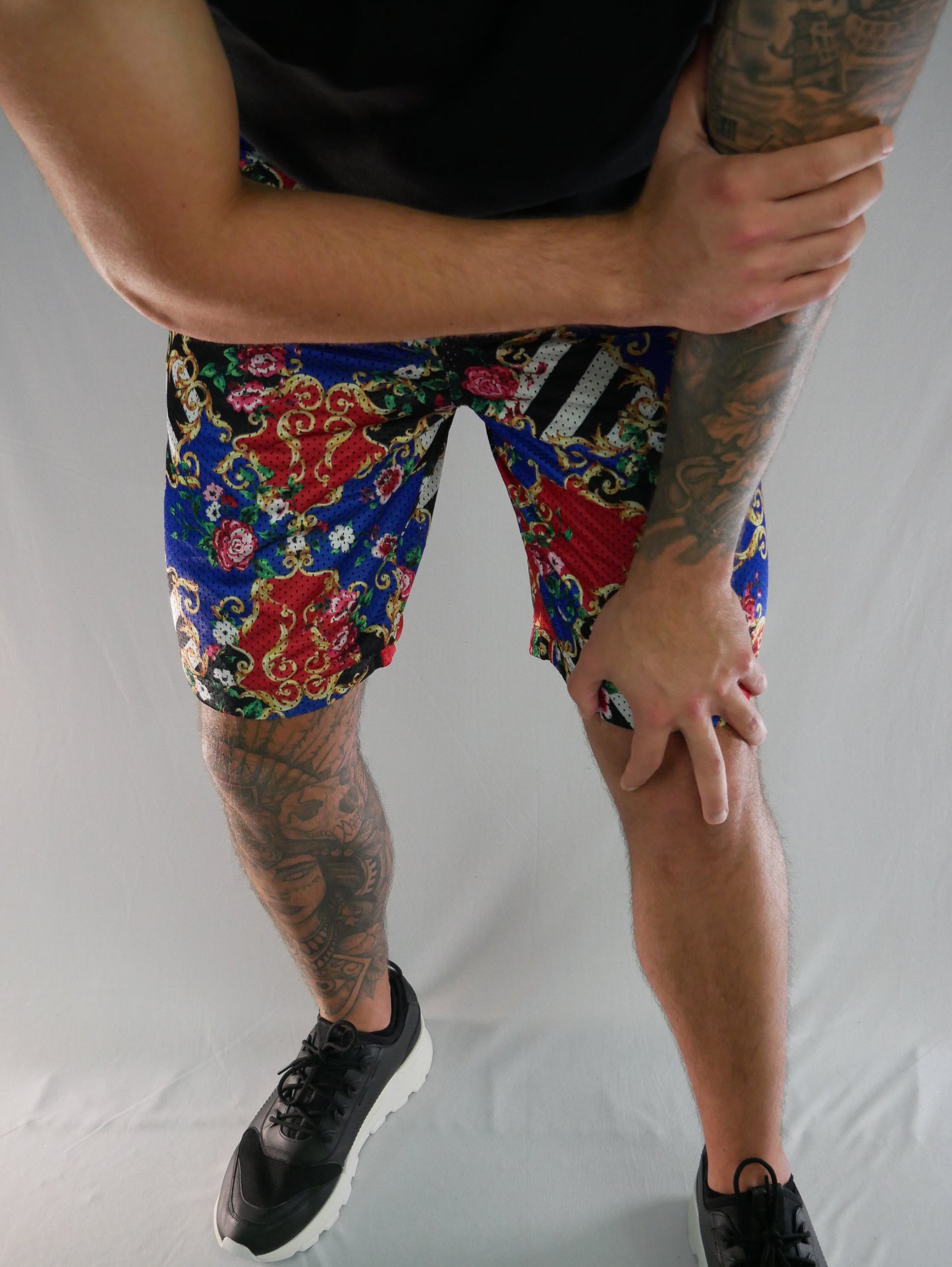 FRESH PRINTS OF BELAIRE FLORAL SHORTS (MULTICOLOR)/NEW