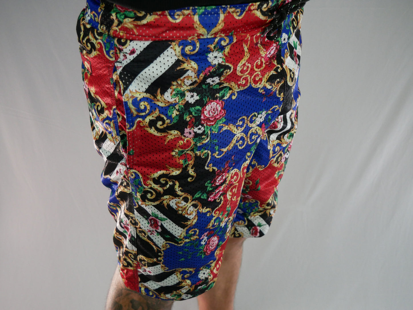 FRESH PRINTS OF BELAIRE FLORAL SHORTS (MULTICOLOR)/NEW