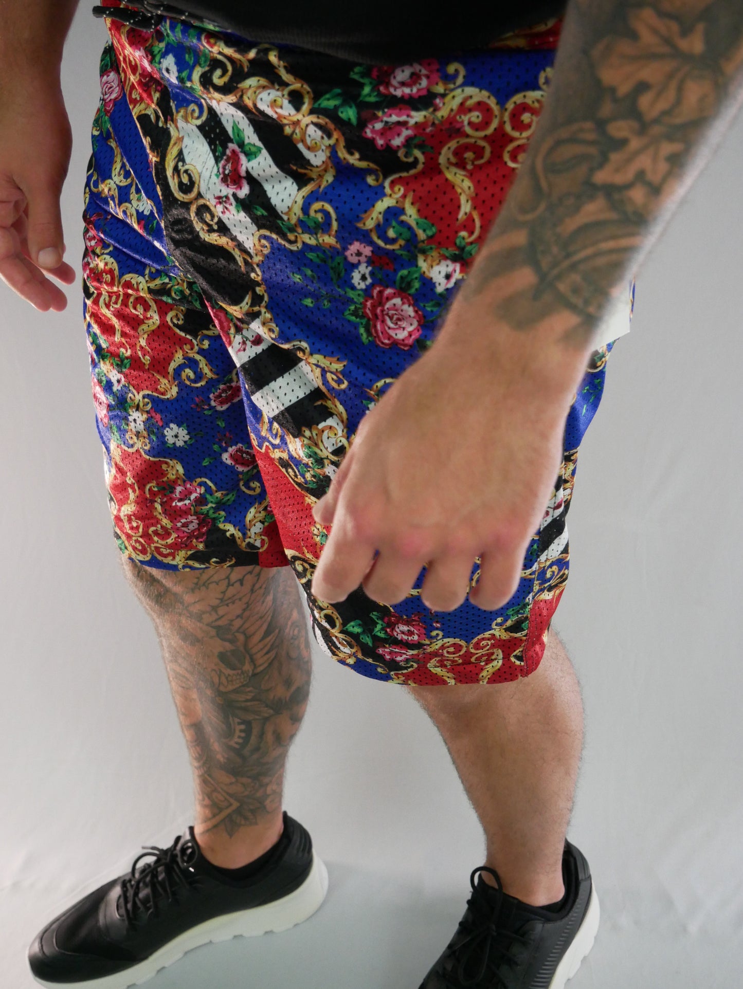 FRESH PRINTS OF BELAIRE FLORAL SHORTS (MULTICOLOR)/NEW