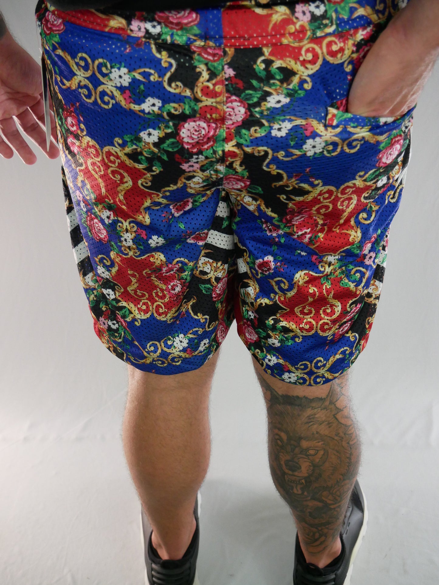 FRESH PRINTS OF BELAIRE FLORAL SHORTS (MULTICOLOR)/NEW